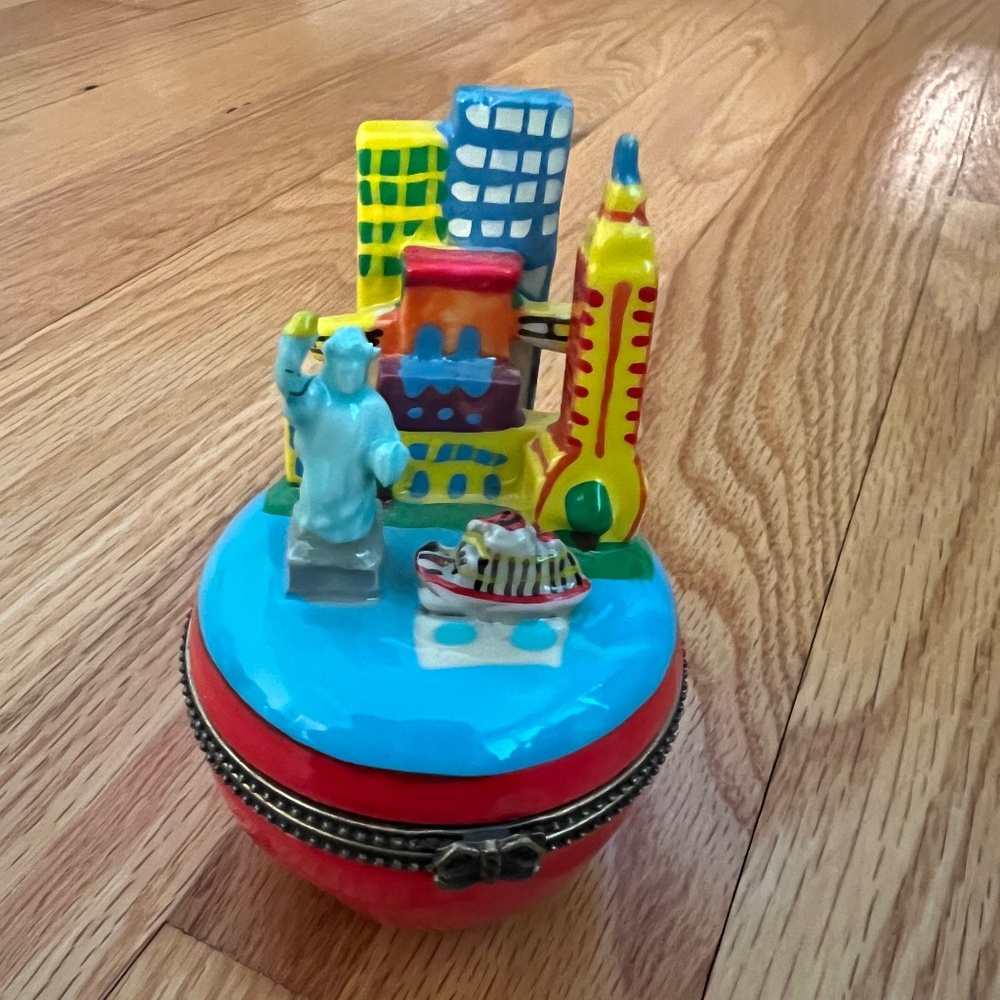New York City the Big Apple Trinket Box Architectural Landmarks Statue Liberty